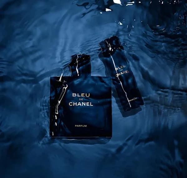Woody fragrance direction